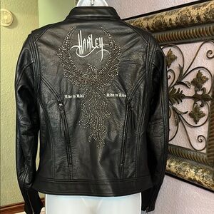 🎉HP🎉EUC Harley-Davidson Black Metallic Studded Leather Jacket- pockets/zips Sz M